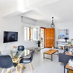 Apartmán Vourkari, Modern Overlooking The Marina Of *