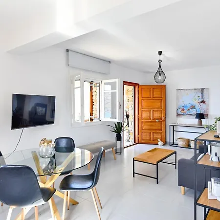 Apartment Vourkari, Modern Overlooking The Marina Of *